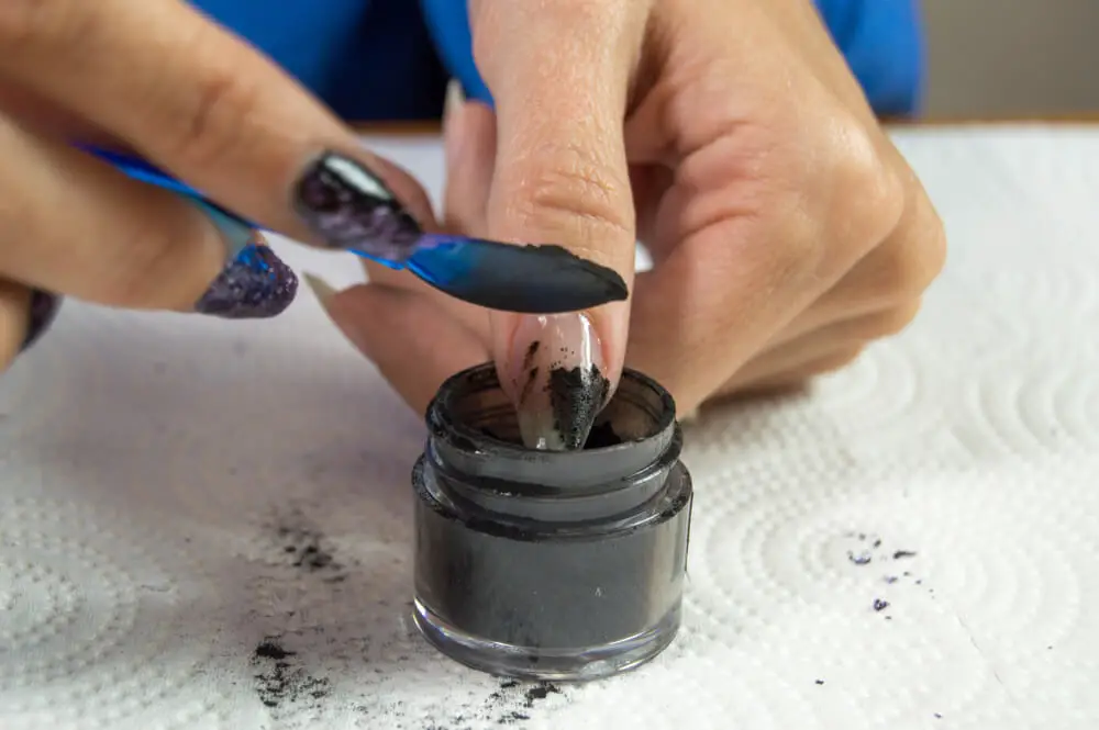 Different Ways To Fix Your Cracked Dip Nails