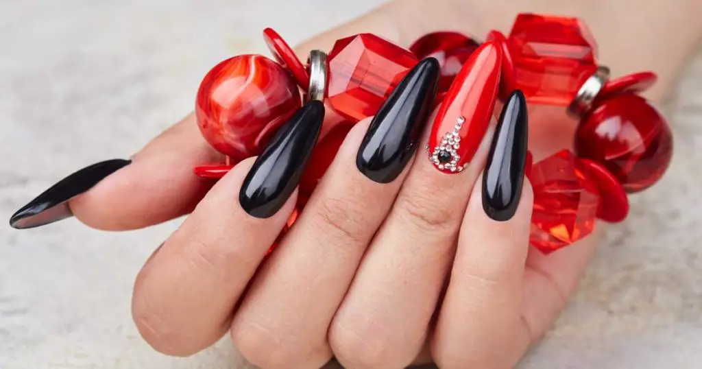 black and red nails